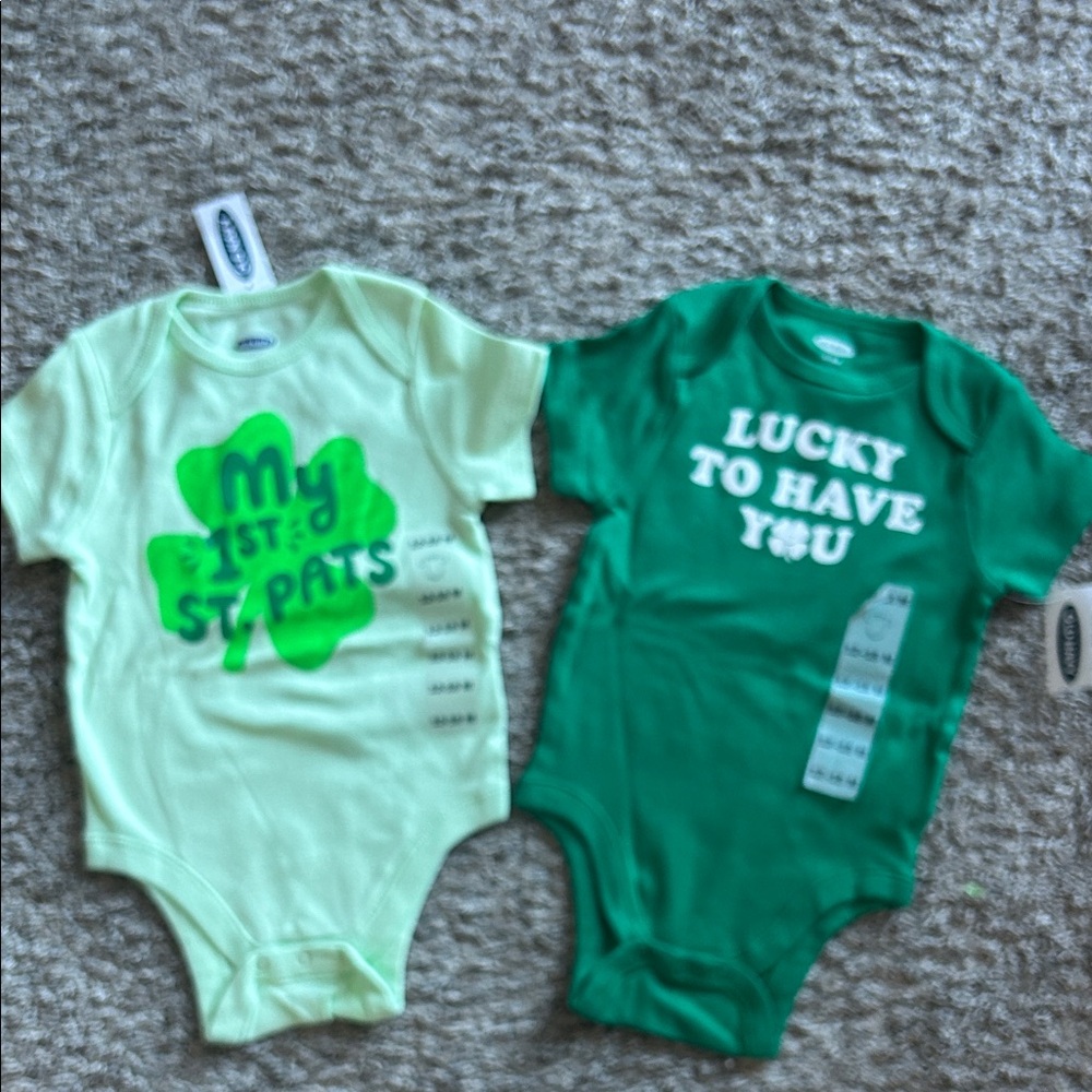 New with tags Saint Paddy‘s Day onesies size 12 to 18 months Green (2)